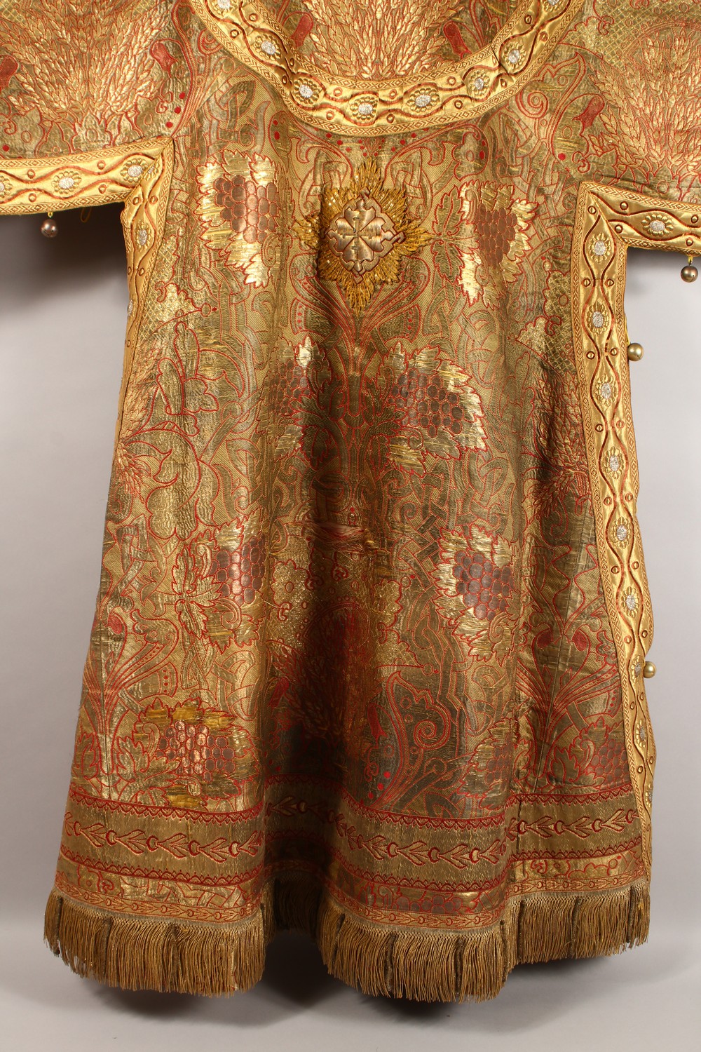 AN UNUSUAL EARLY 20TH CENTURY RUSSIAN COAT, with highly ornate gold thread embroidered decoration, - Image 15 of 22