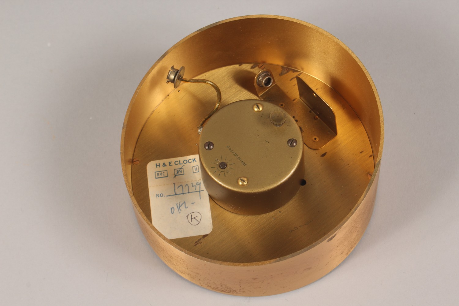 TIFFANY & CO., A BATTERY OPERATED CIRCULAR DESK CLOCK, with date aperture. 4.5ins diameter. - Image 6 of 6