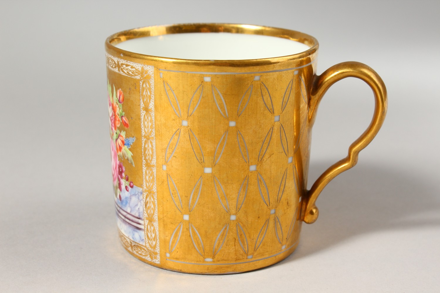 A BEAUTIFULLY PAINTED AND GILDED PARIS PORCELAIN MUG, having flowers in a basket on a solid gilt - Image 3 of 9