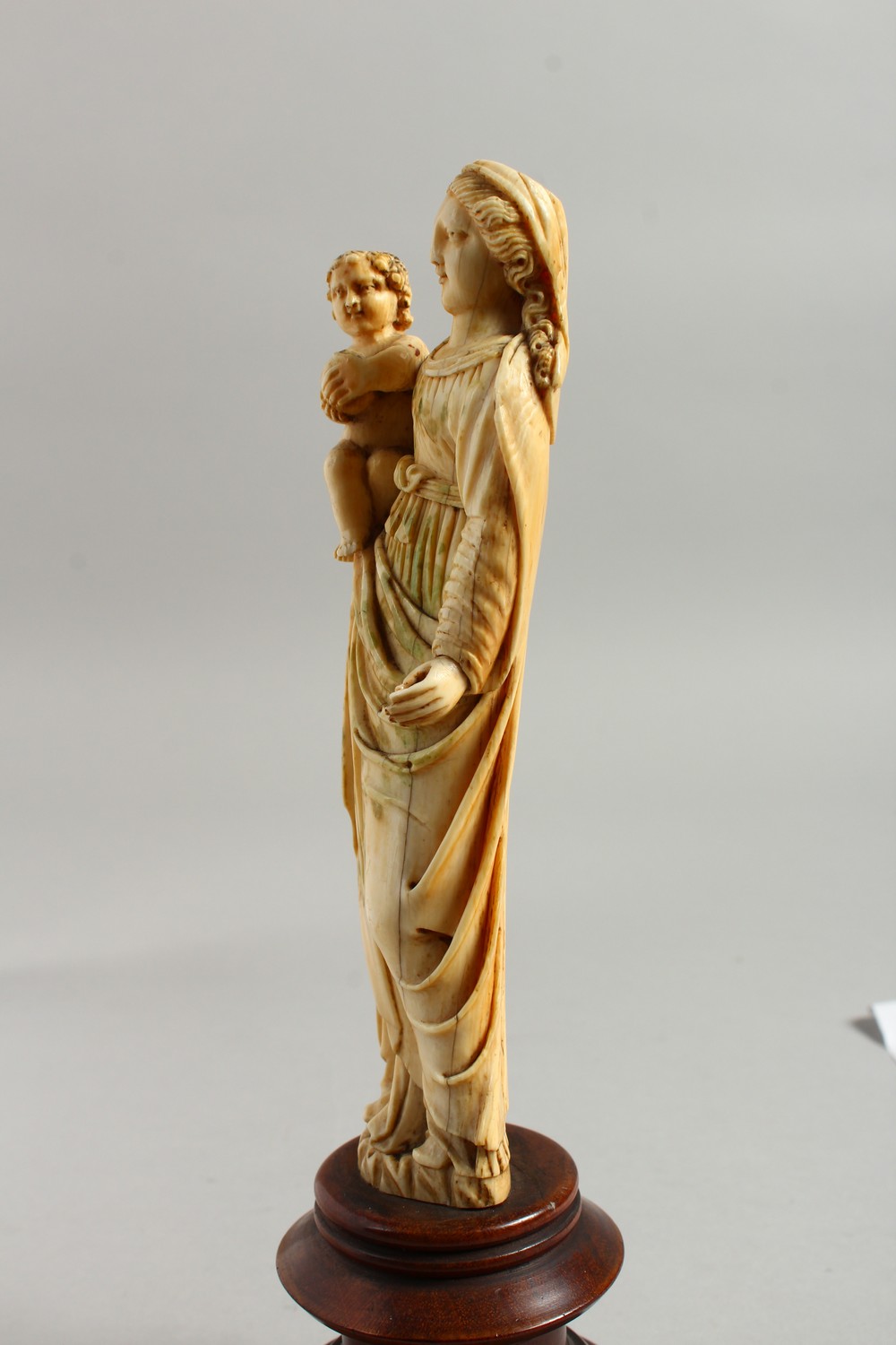 A GOOD 17TH-18TH CENTURY GOAN CARVED IVORY MADONNA AND CHILD on a circular wooden base. 6.25ins - Image 12 of 16