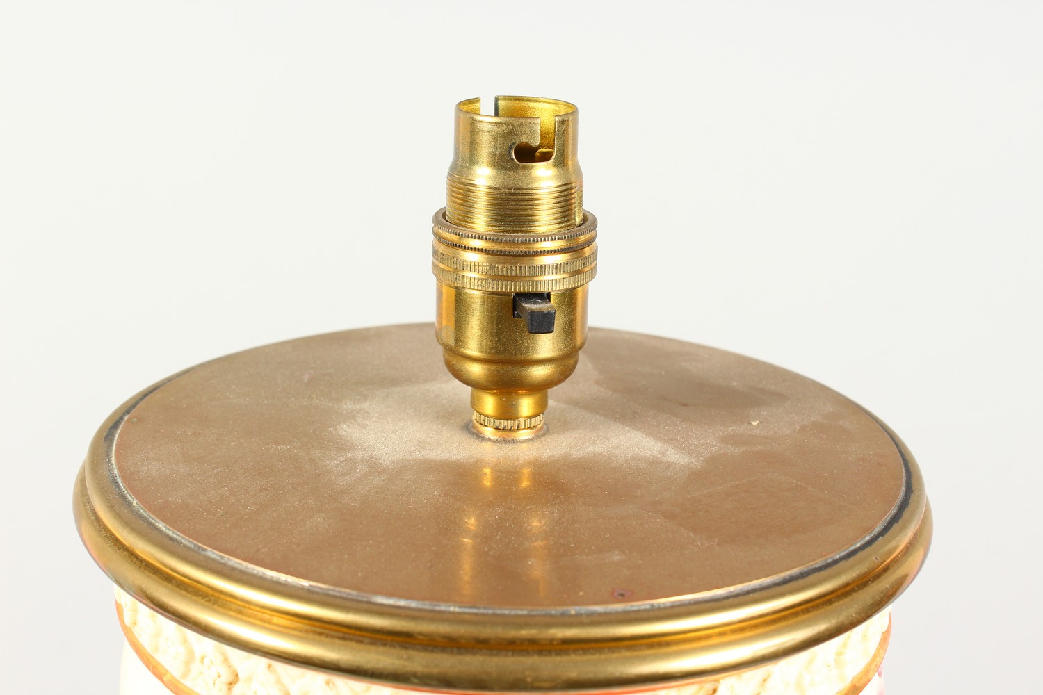 A GOOD BRASS CORINTHIAN COLUMN TABLE LAMP, possibly converted from an oil lamp, with Royal Worcester - Image 8 of 9