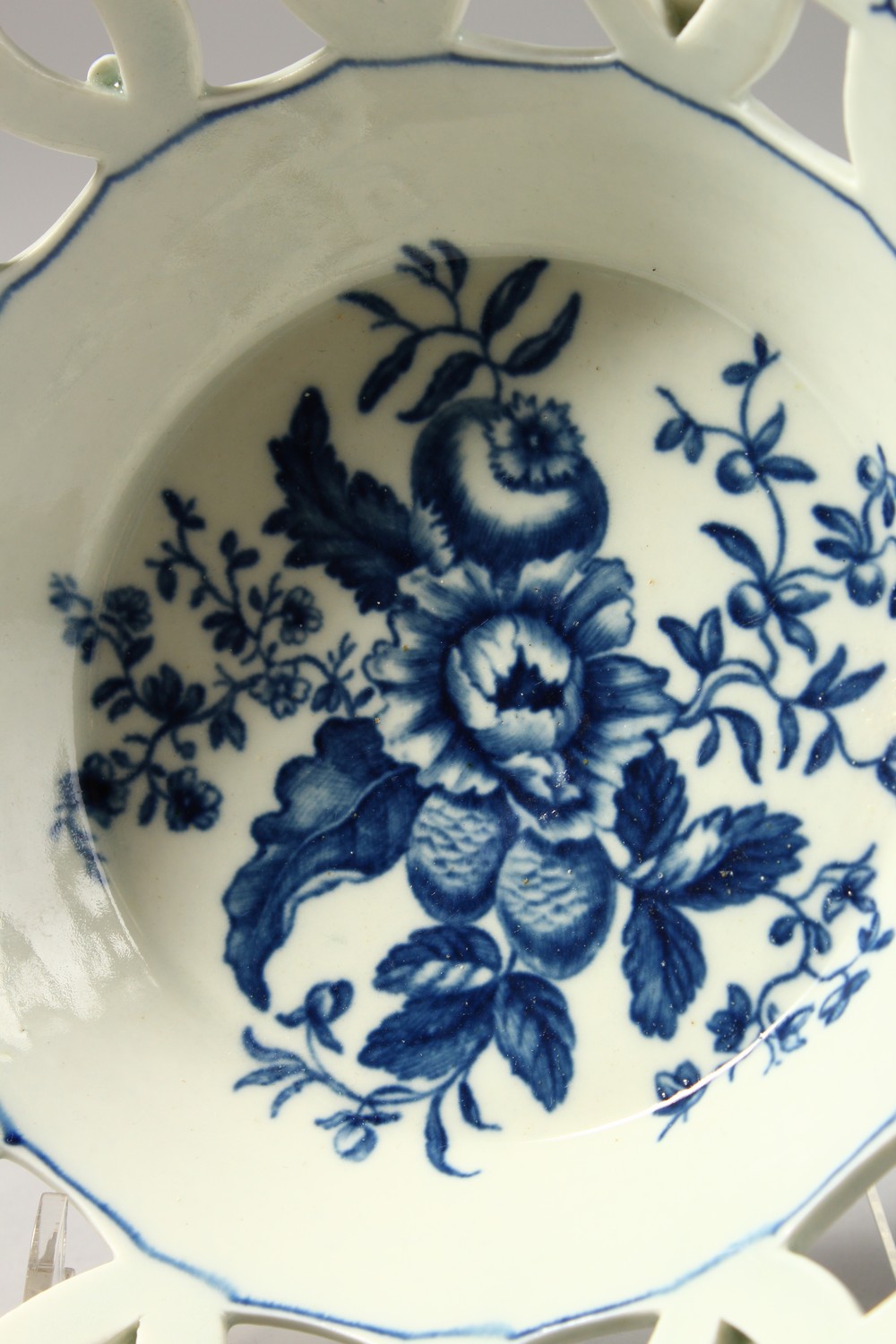 A WORCESTER BLUE AND WHITE OPEN WORK BASKET, decorated with fir cones and an elaborate border, - Image 4 of 10