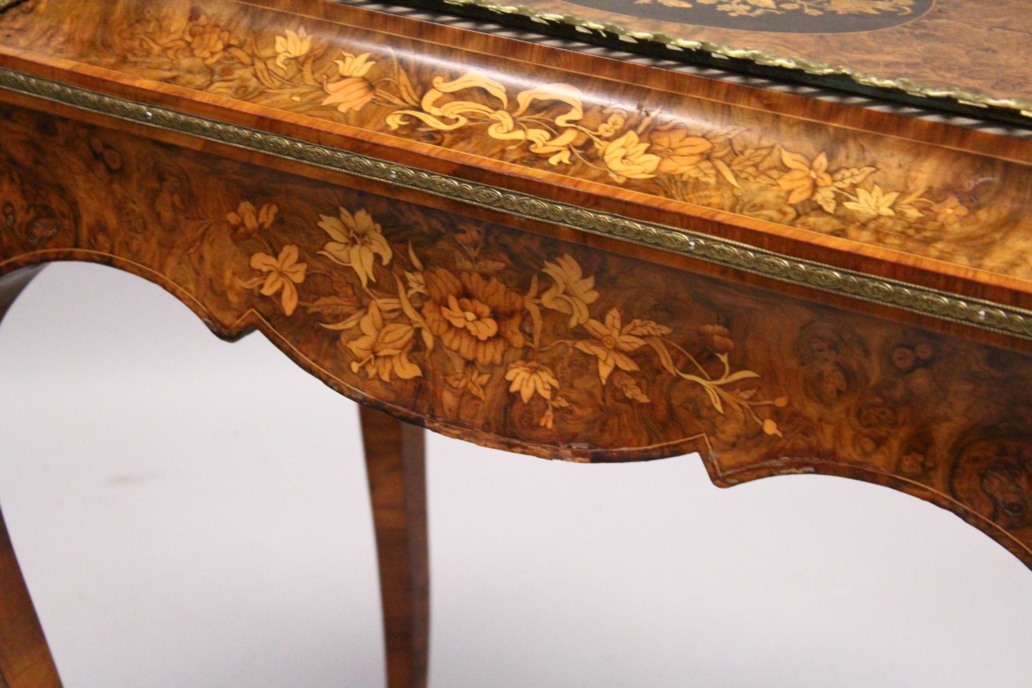 A 19TH CENTURY BURR WALNUT, ORMOLU AND MARQUETRY JARDINIERE, with removable cover, zinc liner, on - Image 10 of 10