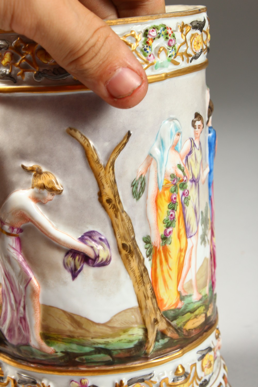 A LARGE CAPODIMONTE TANKARD AND COVER, with classical figures in relief. Mark in blue. 12.5ins - Image 5 of 8