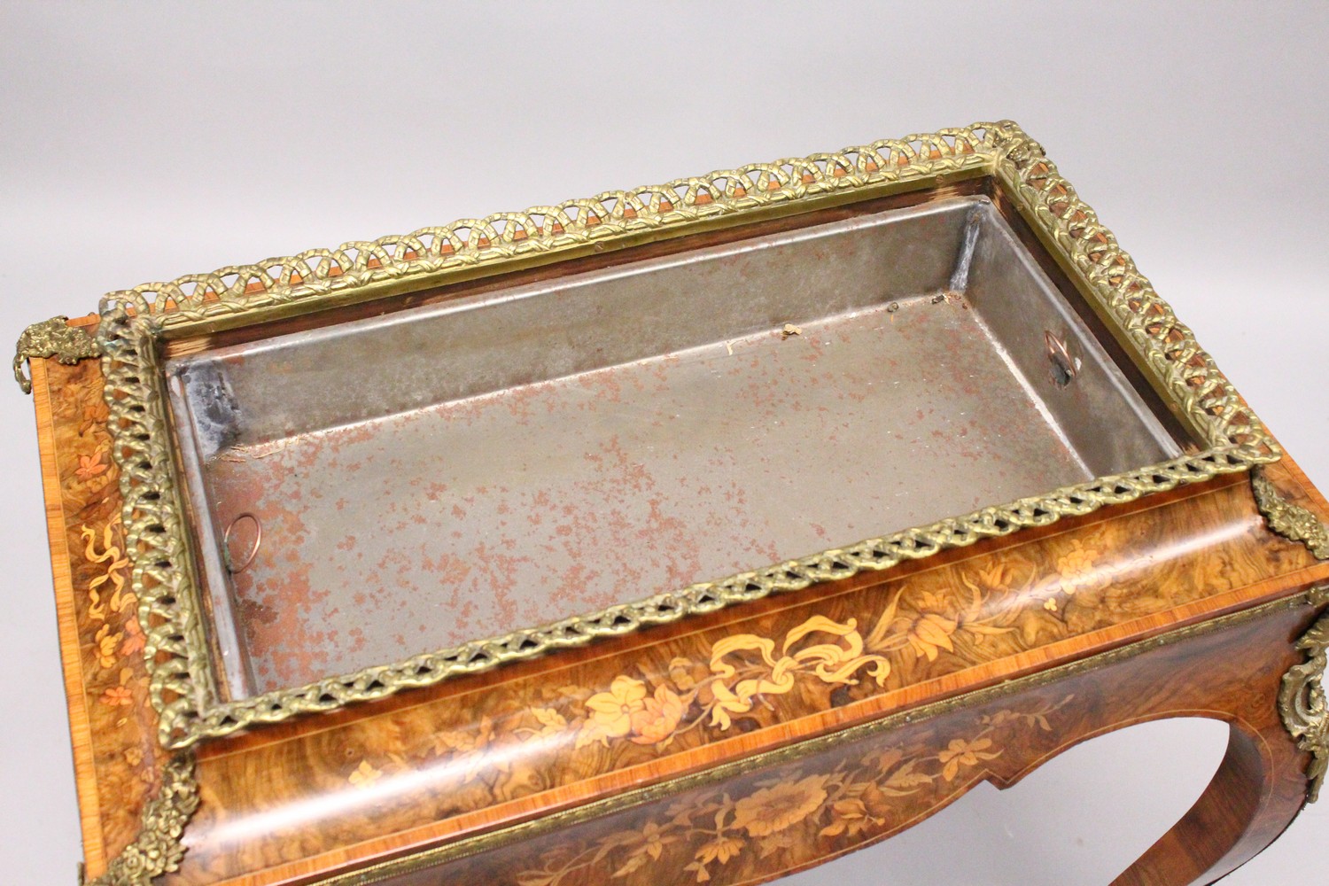 A 19TH CENTURY BURR WALNUT, ORMOLU AND MARQUETRY JARDINIERE, with removable cover, zinc liner, on - Image 7 of 10