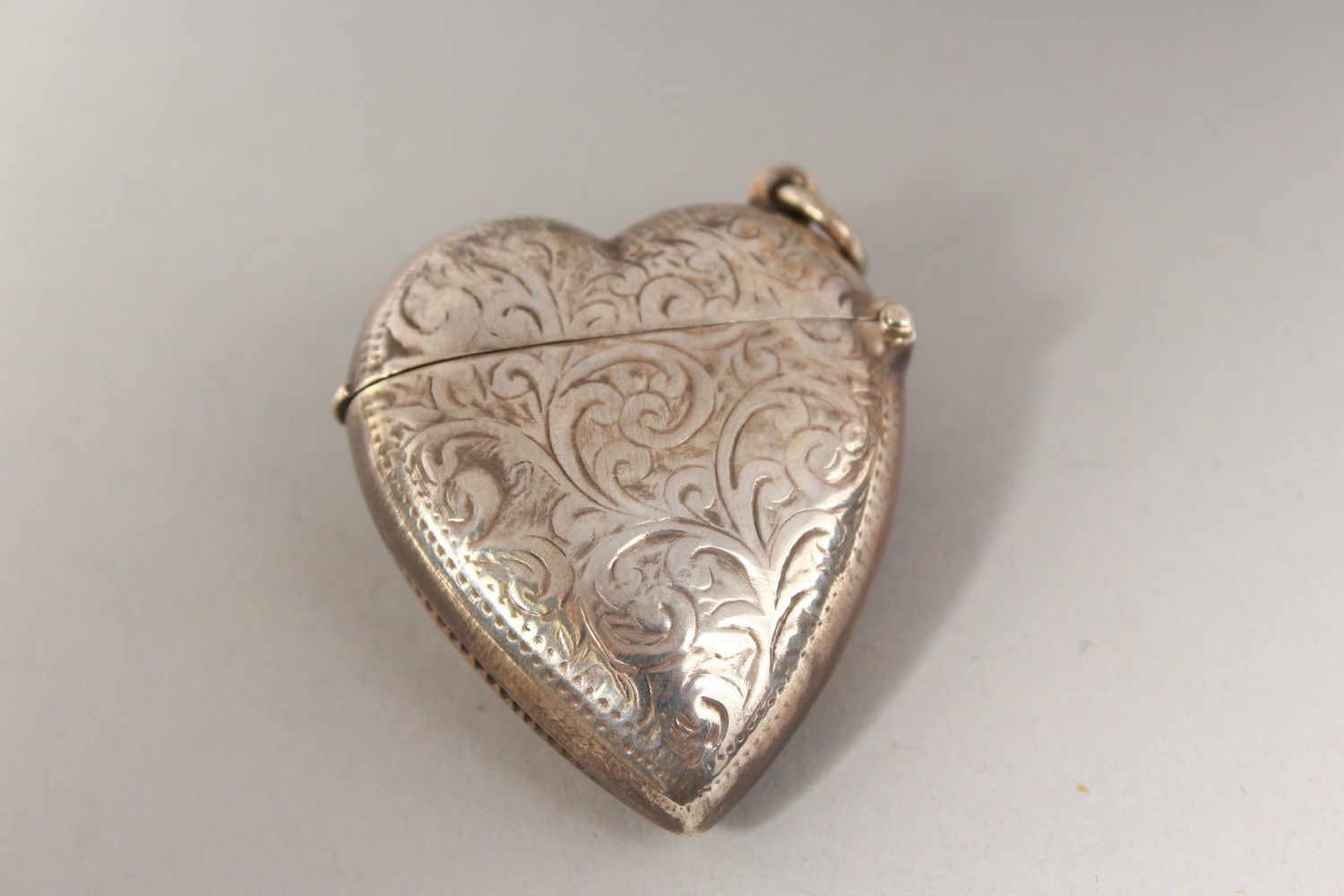 A SILVER HEART SHAPED VESTA. - Image 2 of 5