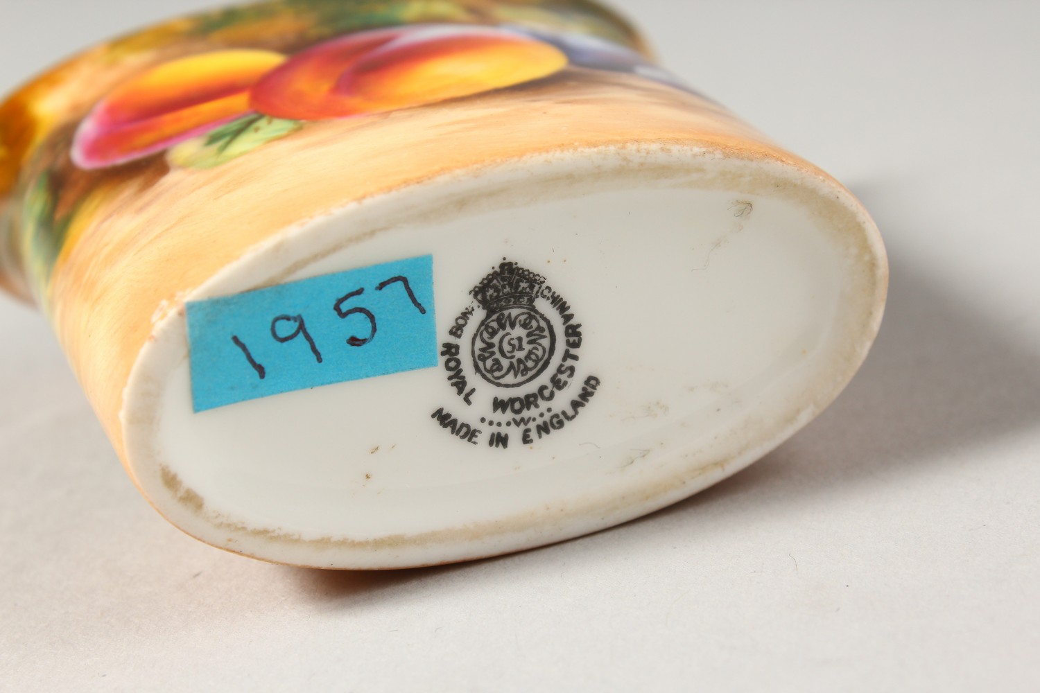 A ROYAL WORCESTER MATCH POT, painted with fruit by Roberts, signed, date code for 1957. - Image 6 of 7