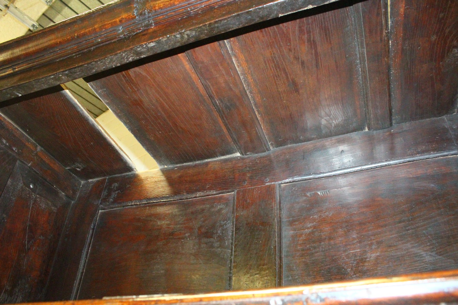 A GOOD 18TH CENTURY OAK TRIDARN, the upper section having a moulded cornice, panelled sides and - Image 5 of 11