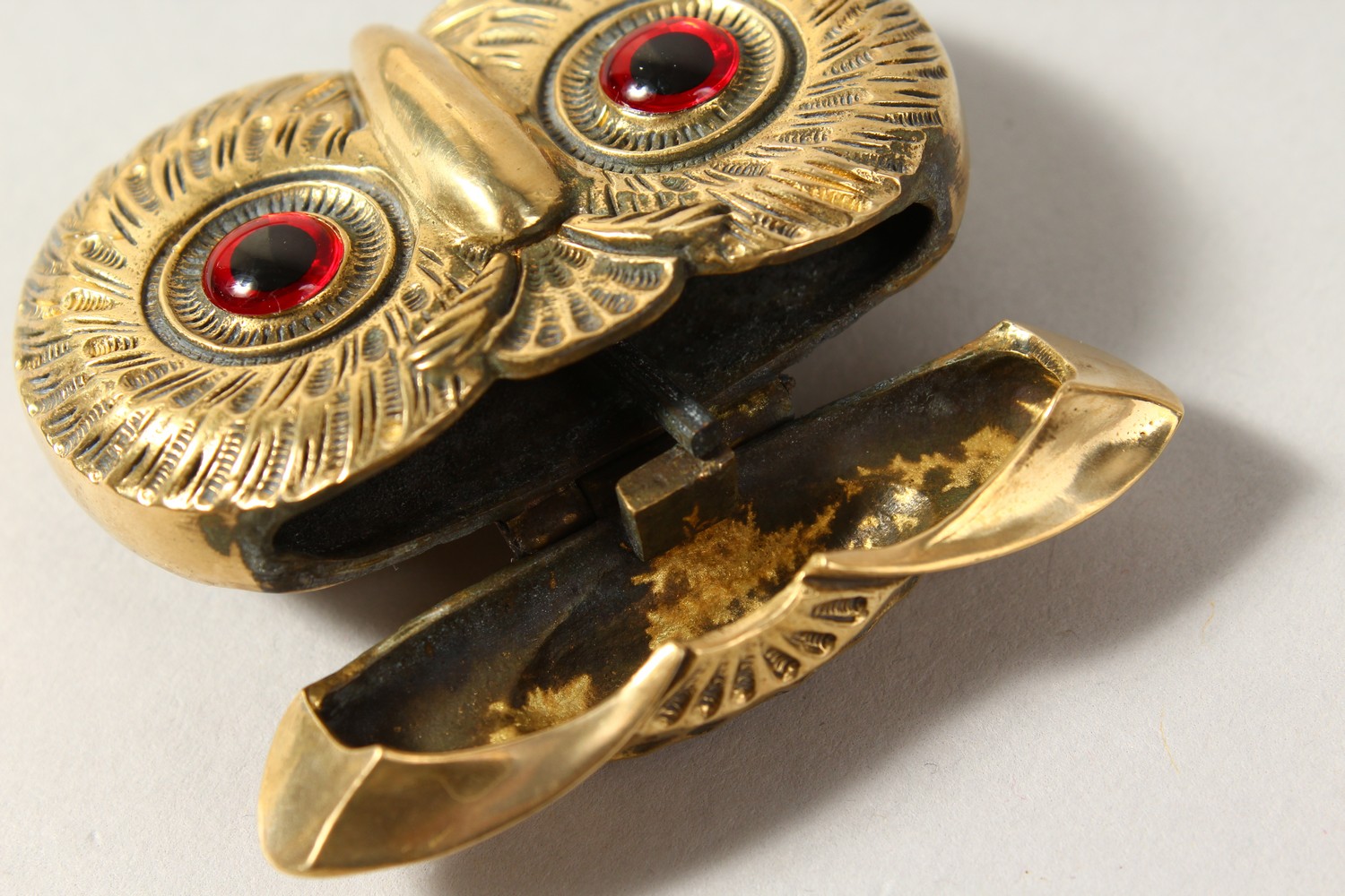 A BRASS OWL VESTA. - Image 3 of 3