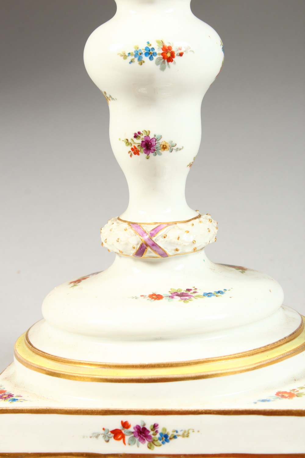 A LARGE 19TH CENTURY MEISSEN PORCELAIN LAMP BASE, sprigged with flowers, on a square base. Cross - Image 4 of 10