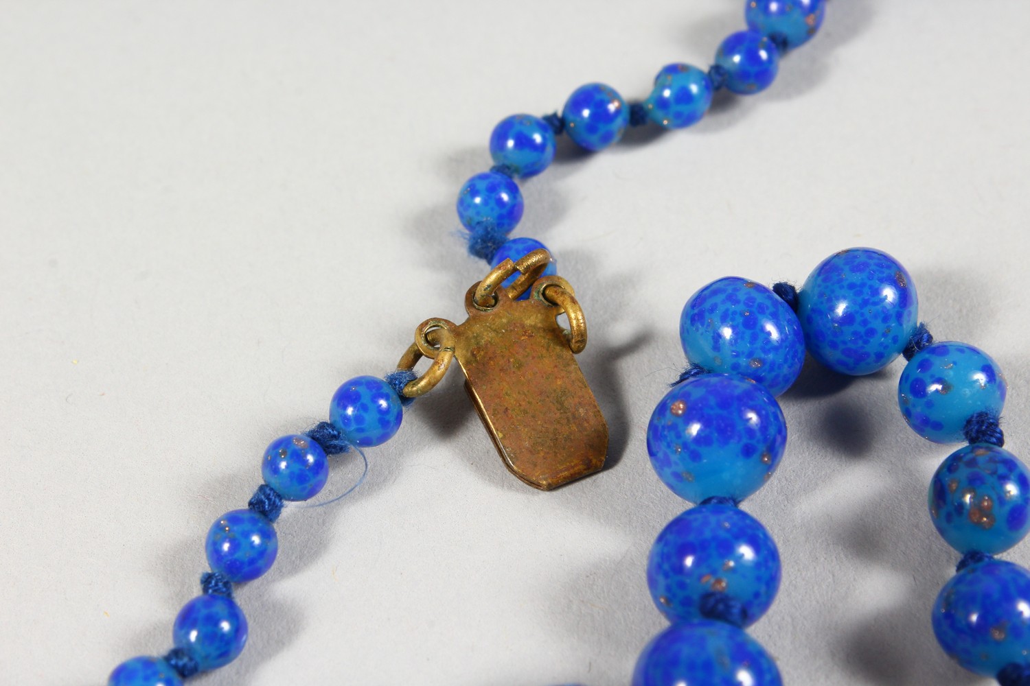 A LAPIS STYLE THREE-ROW NECKLACE. - Image 8 of 9