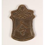 A SMALL CHINESE BRONZE CALLIGRAPHY PLAQUE. 3ins high.