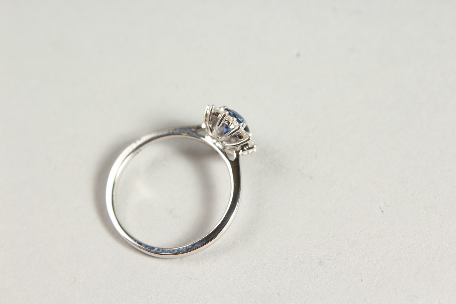 A GOOD 18CT WHITE GOLD, SAPPHIRE AND DIAMOND CLUSTER RING. - Image 2 of 2