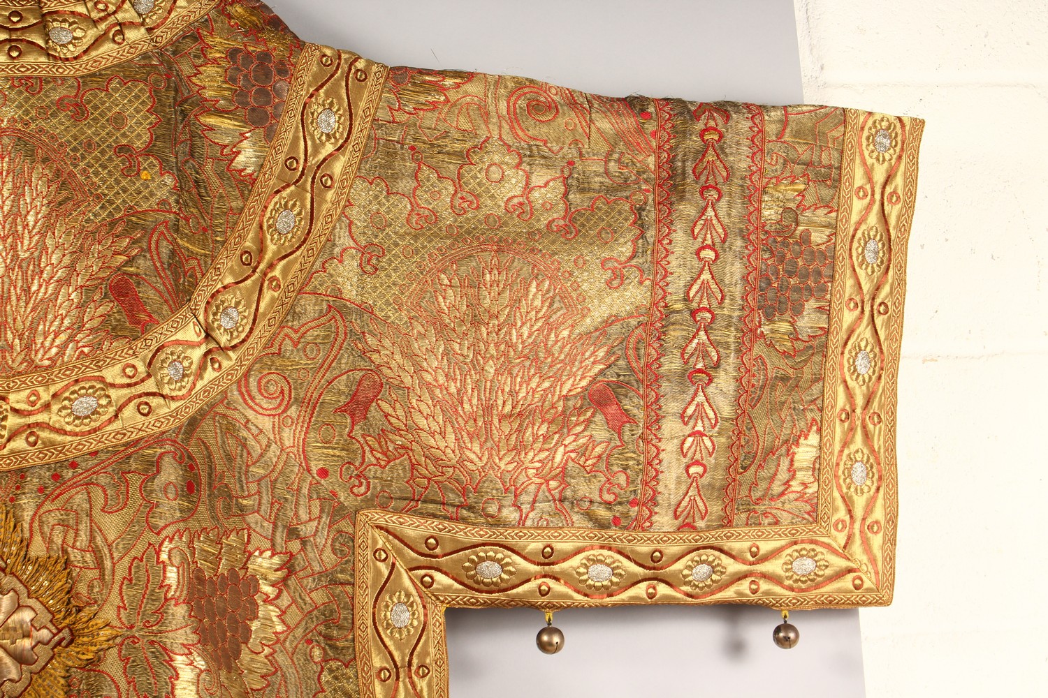 AN UNUSUAL EARLY 20TH CENTURY RUSSIAN COAT, with highly ornate gold thread embroidered decoration, - Image 13 of 22