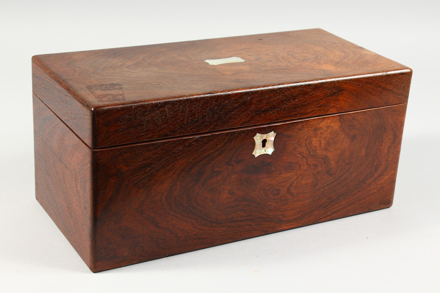 A 19TH CENTURY ROSEWOOD RECTANGULAR SHAPE TEA CADDY. 14ins wide.