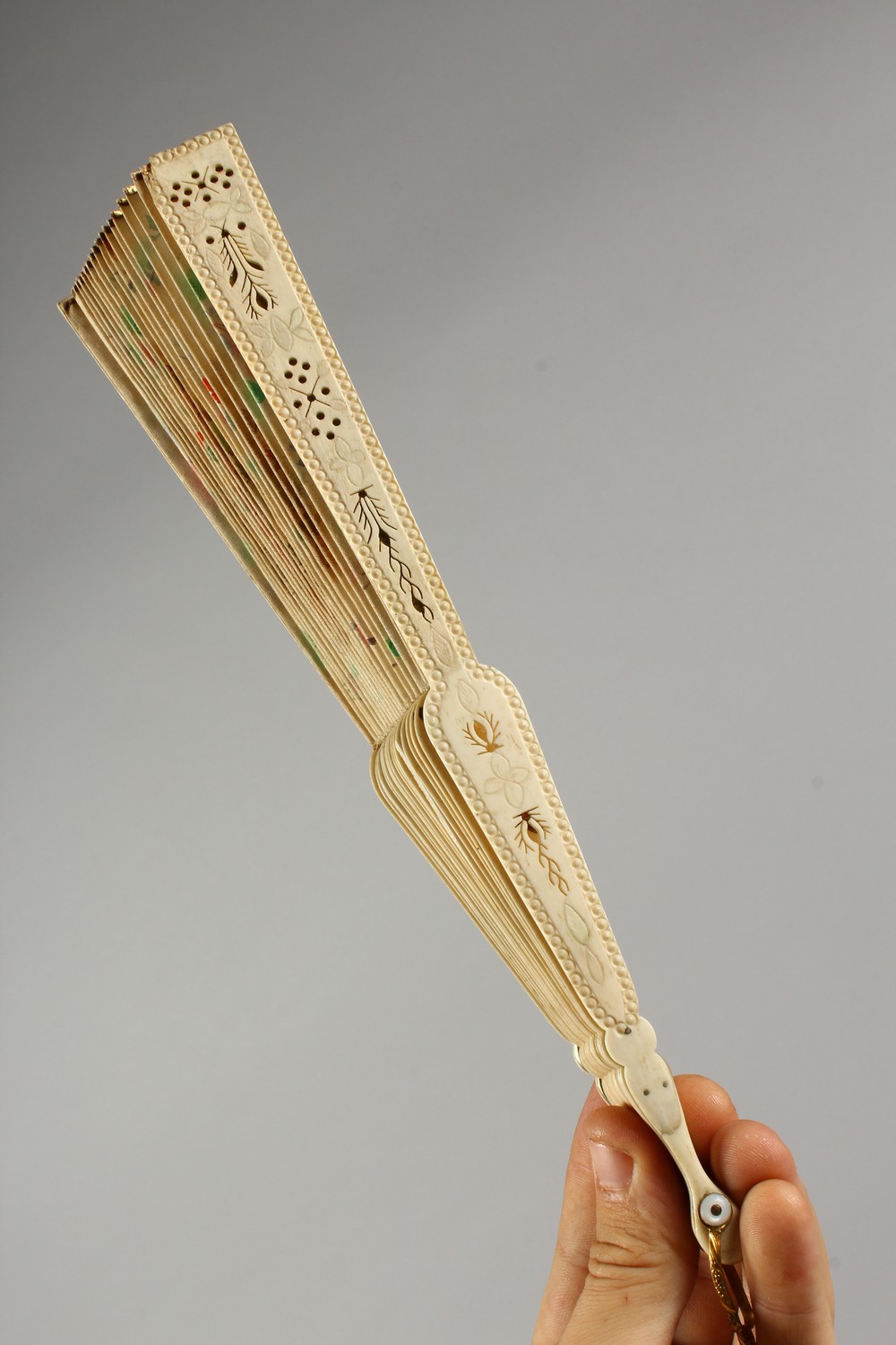 A VICTORIAN BONE FAN, painted with children. 10.5ins long. - Image 6 of 6