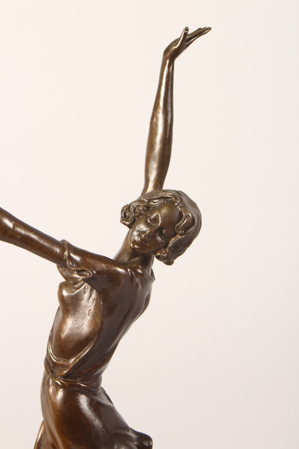 AN ART DECO STYLE BRONZE OF DANCING WOMEN, on a circular marble base. 25ins high. - Image 2 of 4