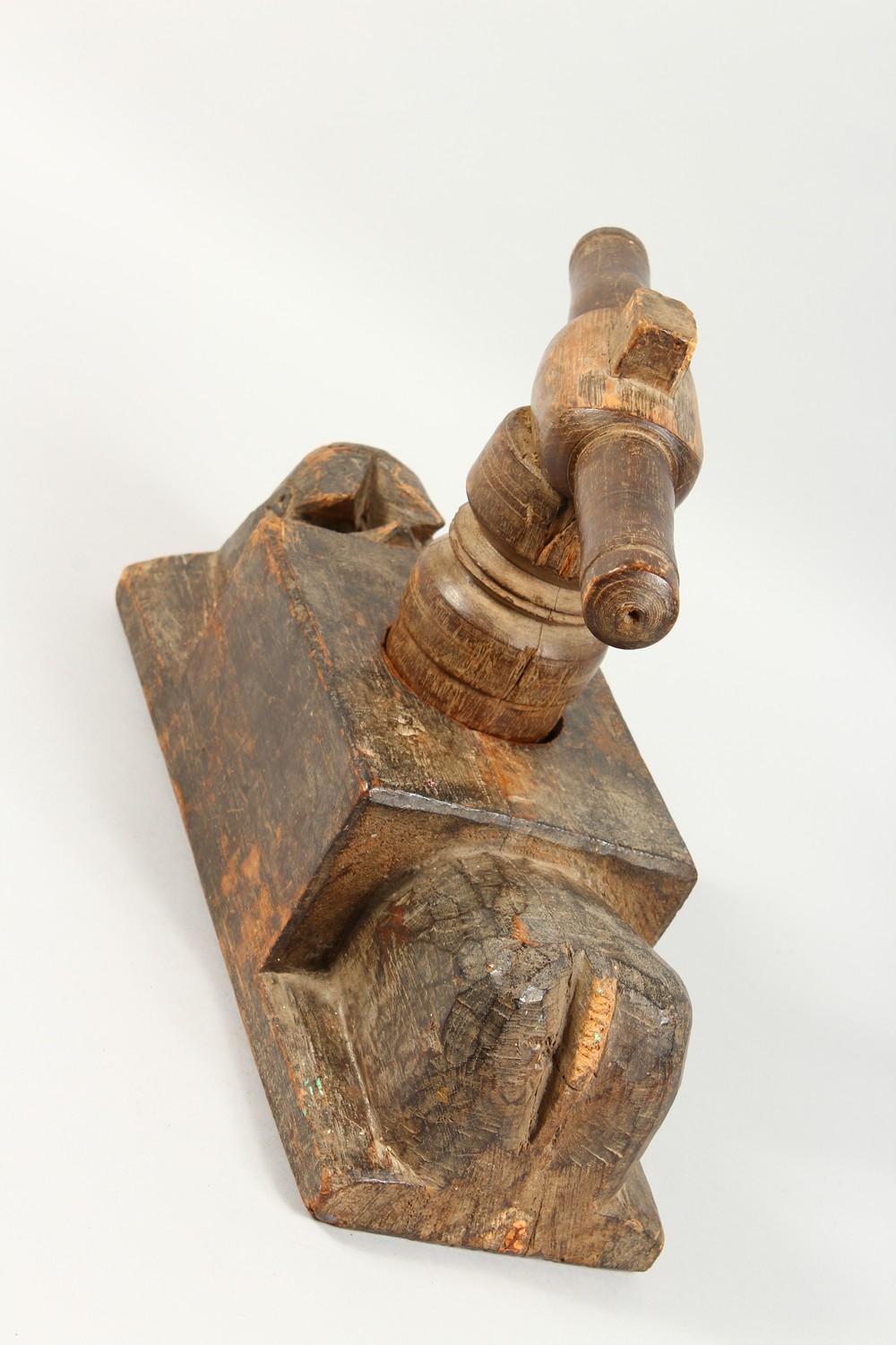 AN UNUSUAL AFRICAN CARVED WOOD FIGURAL TWIN-HANDLED PESTLE AND MORTAR. 15ins long. - Image 2 of 7