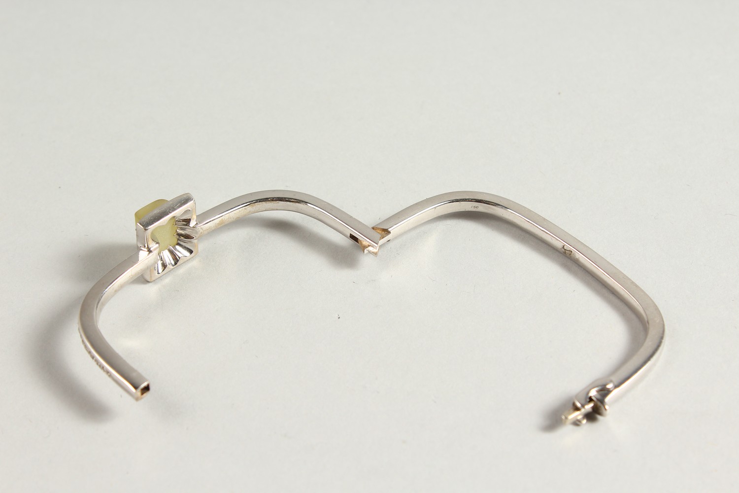 AN 18CT WHITE GOLD DIAMOND SET BANGLE, with large lemon quartz stone. - Image 3 of 4