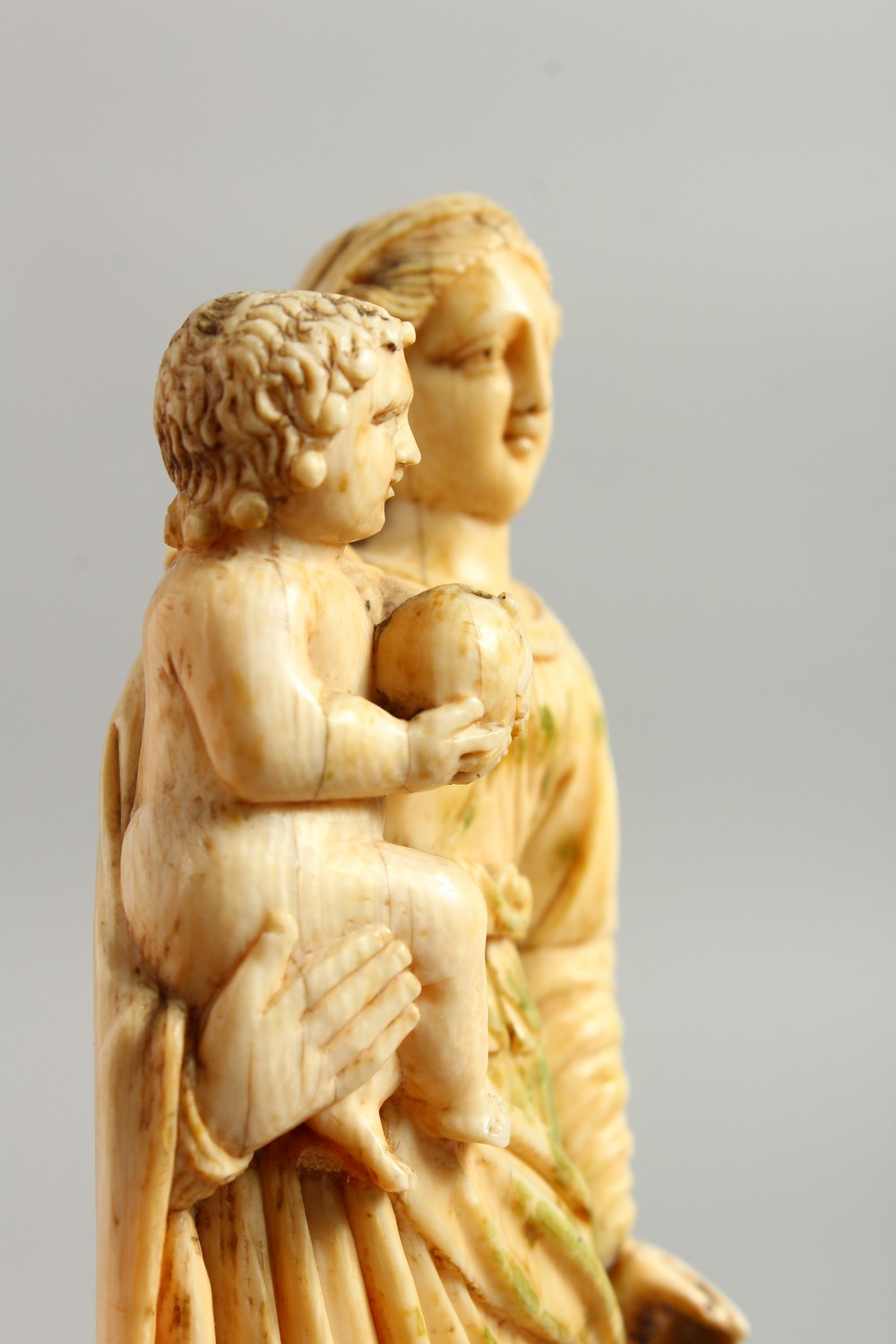 A GOOD 17TH-18TH CENTURY GOAN CARVED IVORY MADONNA AND CHILD on a circular wooden base. 6.25ins - Image 8 of 16