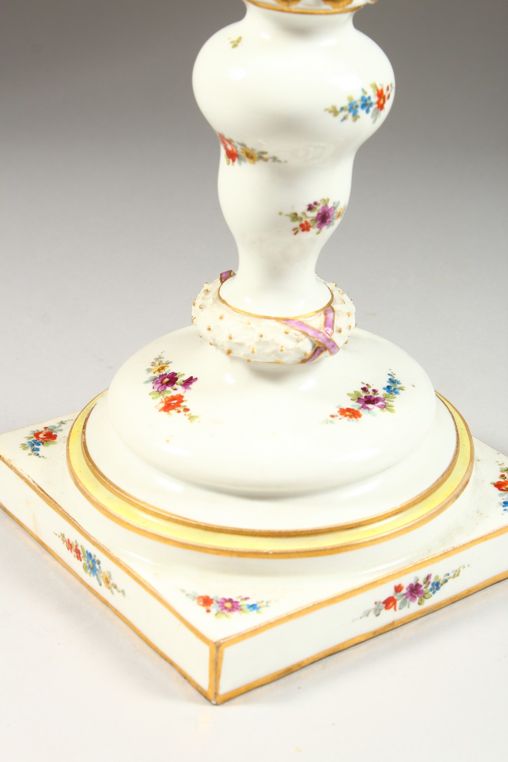 A LARGE 19TH CENTURY MEISSEN PORCELAIN LAMP BASE, sprigged with flowers, on a square base. Cross - Image 3 of 10