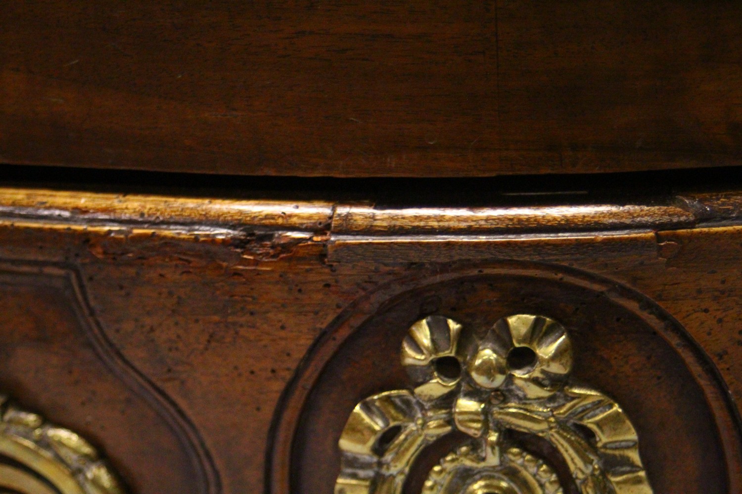 A LOUIS XV STYLE FRENCH OAK SERPENTINE FRONT COMMODE, comprising two short and two long drawers, all - Image 5 of 14