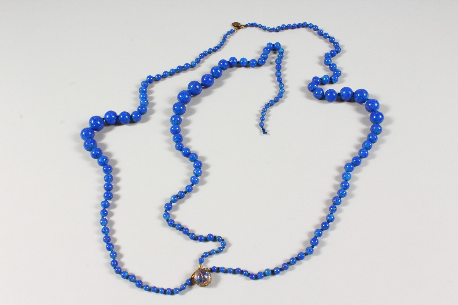 A LAPIS STYLE THREE-ROW NECKLACE. - Image 5 of 9