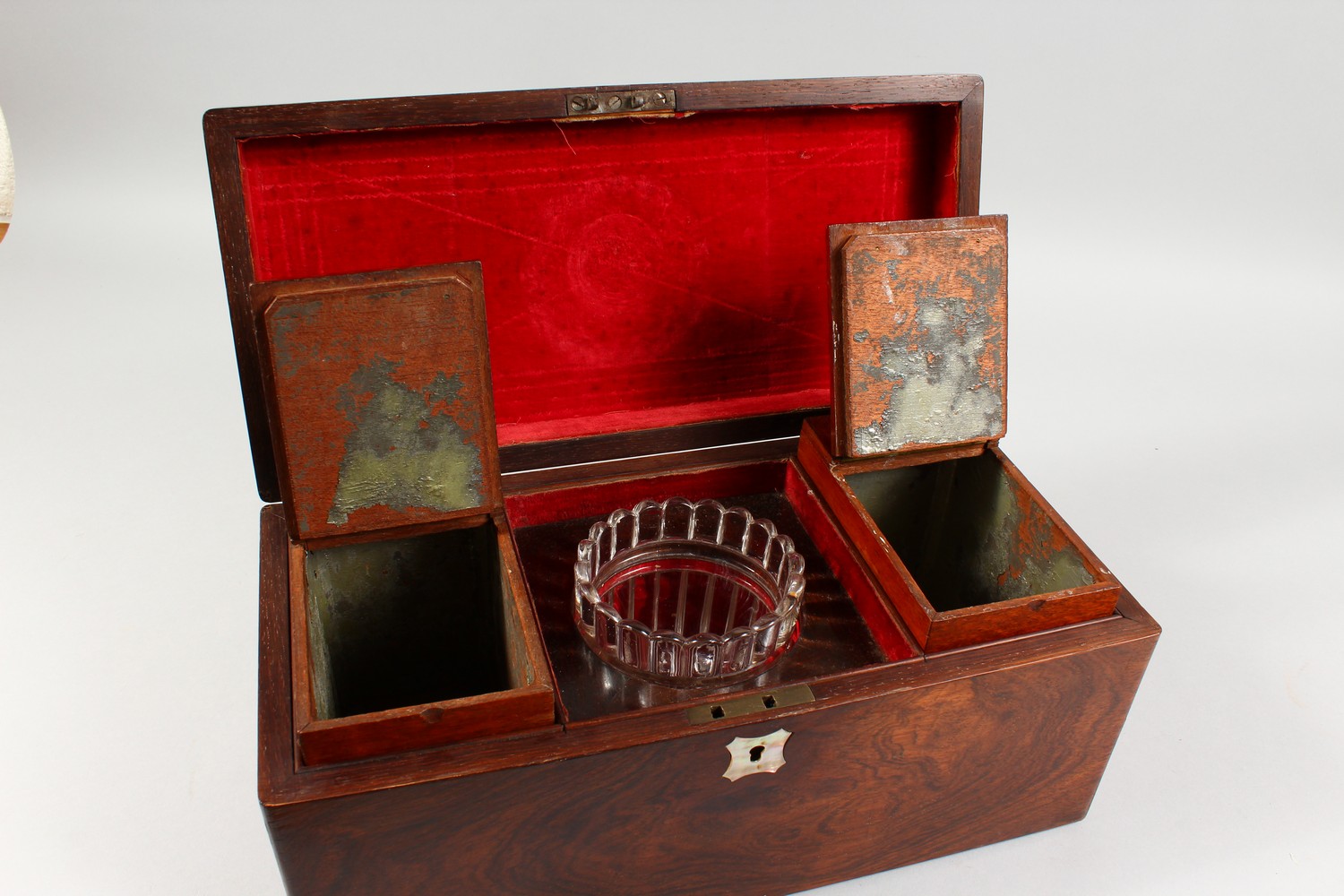 A 19TH CENTURY ROSEWOOD RECTANGULAR SHAPE TEA CADDY. 14ins wide. - Image 2 of 2