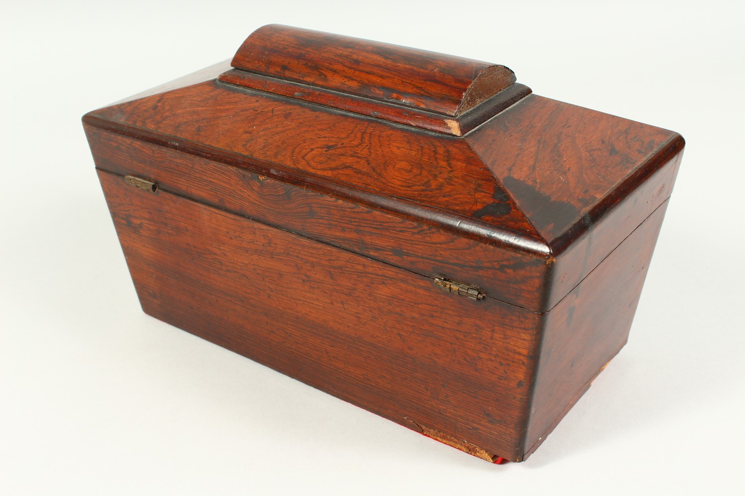 A VICTORIAN ROSEWOOD TEA CADDY, with baize lined interior. 12ins wide. - Image 3 of 5