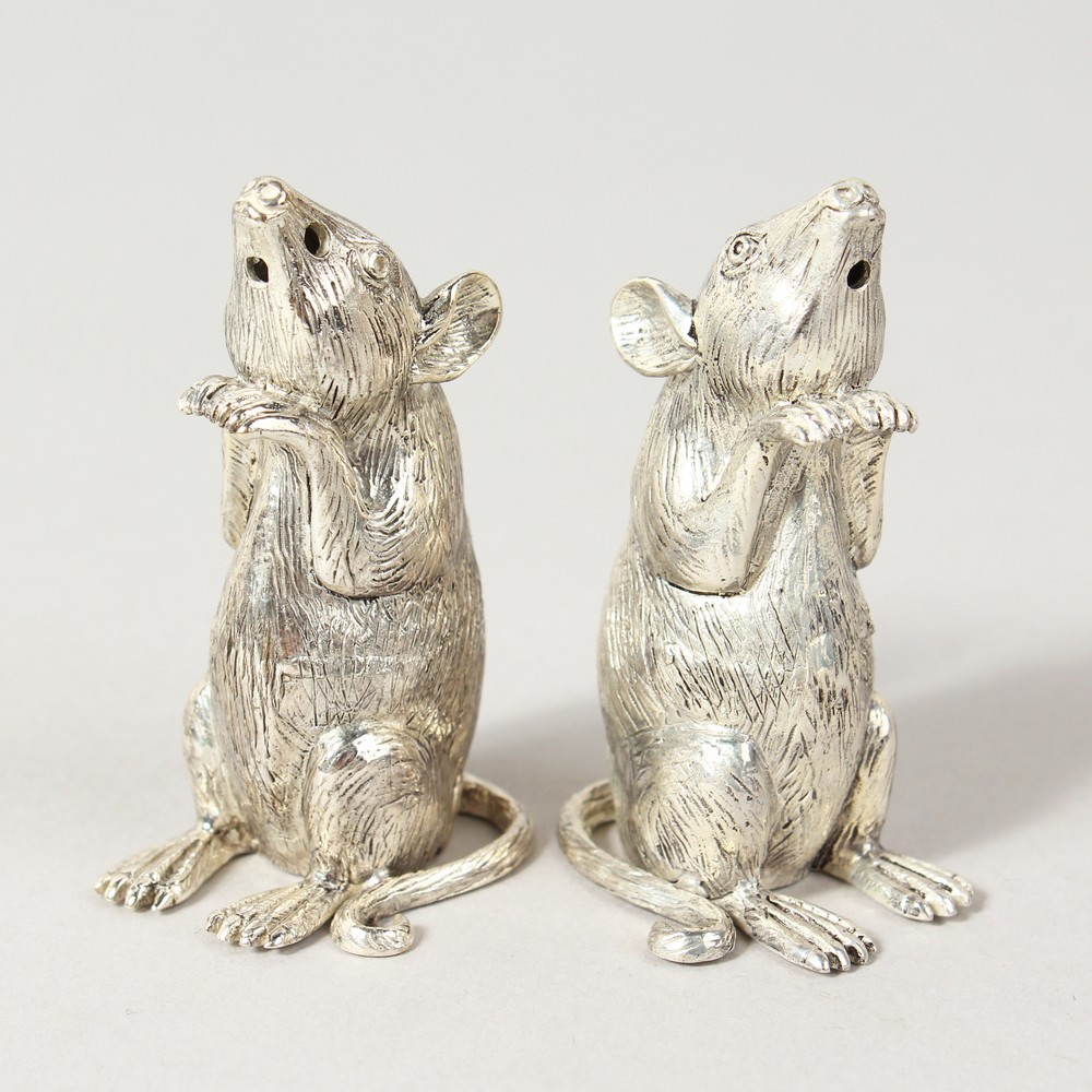 A GOOD PAIR OF HEAVY NOVELTY .800 SILVER MICE SALT AND PEPPERS. 2ins high.