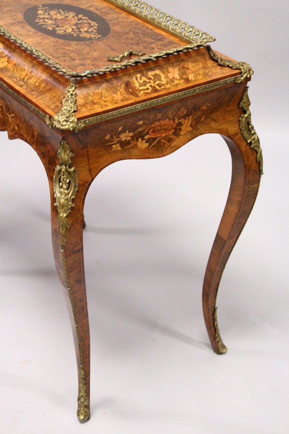 A 19TH CENTURY BURR WALNUT, ORMOLU AND MARQUETRY JARDINIERE, with removable cover, zinc liner, on - Image 8 of 10