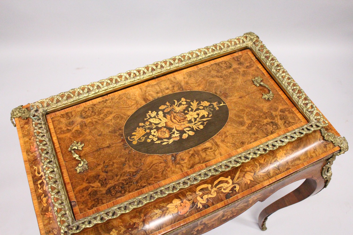 A 19TH CENTURY BURR WALNUT, ORMOLU AND MARQUETRY JARDINIERE, with removable cover, zinc liner, on - Image 3 of 10