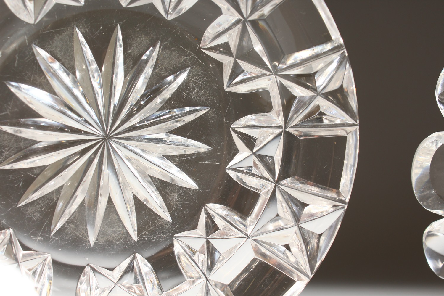 A GOOD 18TH CENTURY IRISH CRYSTAL CIRCULAR BOWL, COVER AND STAND. - Image 11 of 13