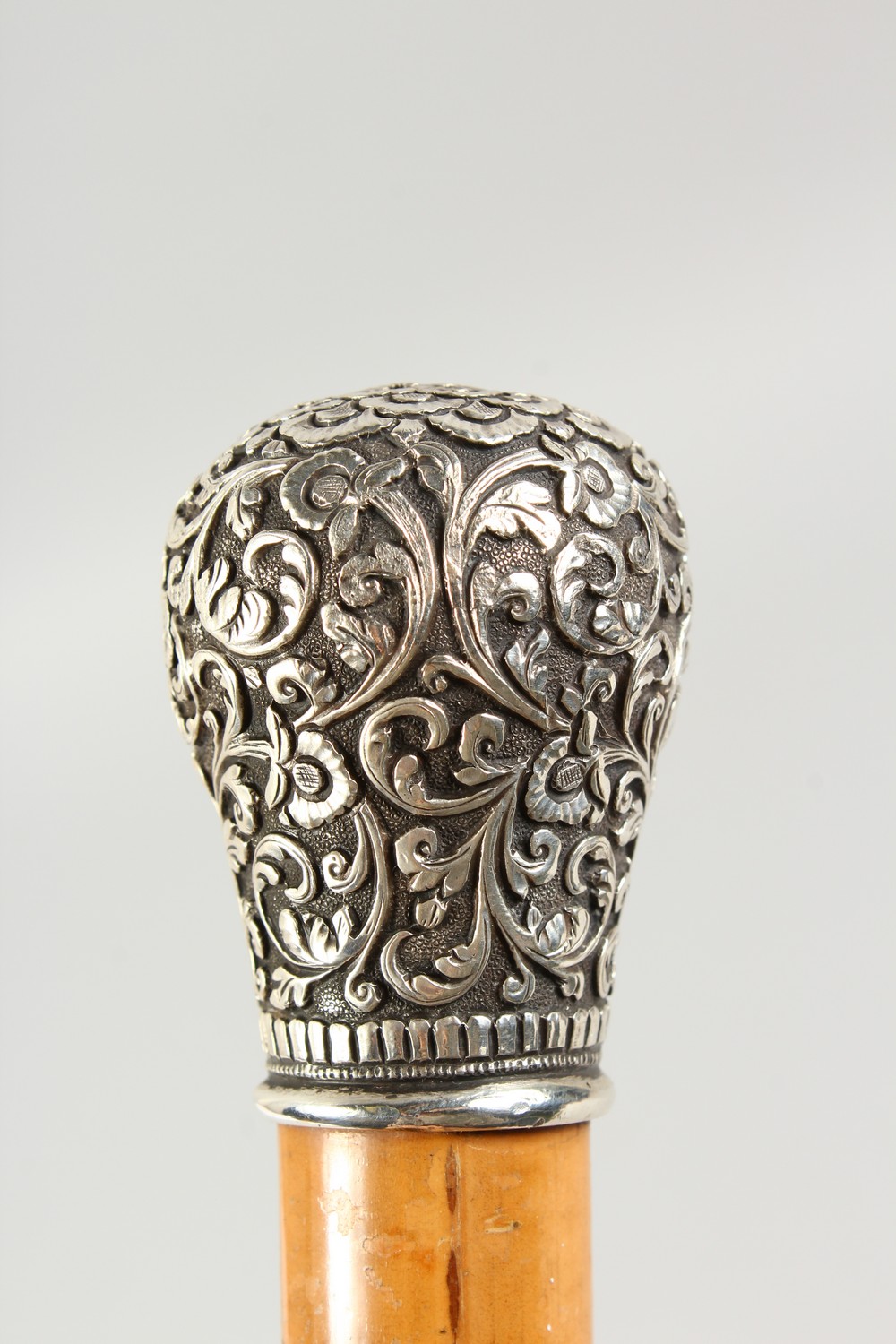 AN INDIAN SILVER HANDLED WALKING CANE. 3ft long. - Image 2 of 7