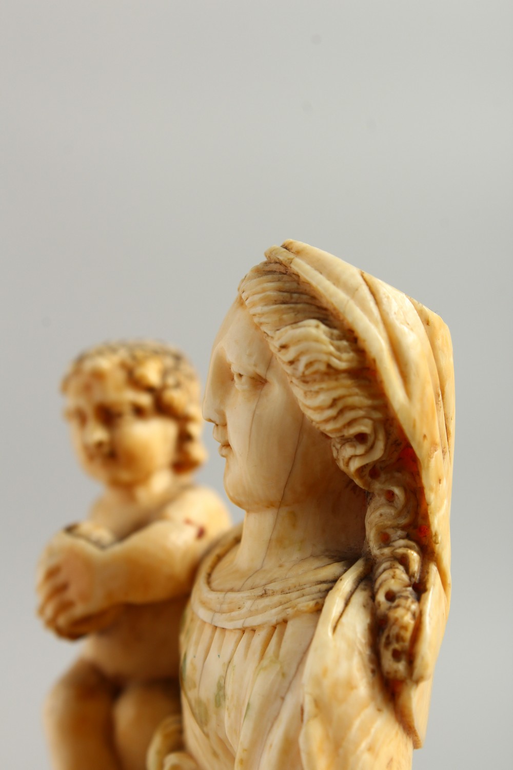 A GOOD 17TH-18TH CENTURY GOAN CARVED IVORY MADONNA AND CHILD on a circular wooden base. 6.25ins - Image 6 of 16