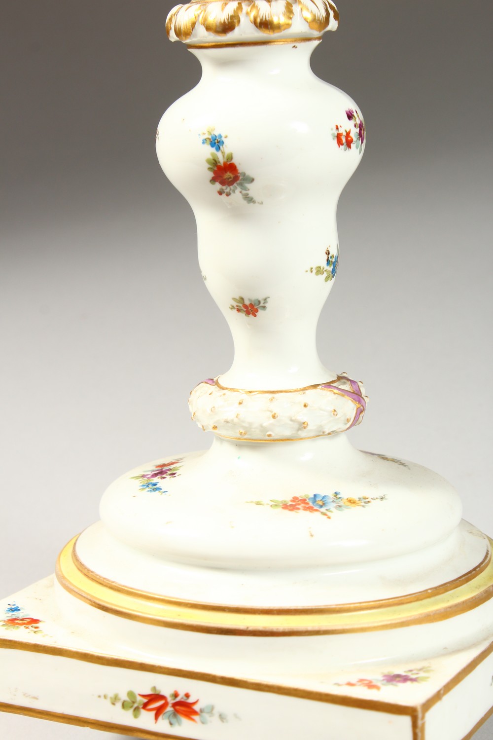 A LARGE 19TH CENTURY MEISSEN PORCELAIN LAMP BASE, sprigged with flowers, on a square base. Cross - Image 5 of 10