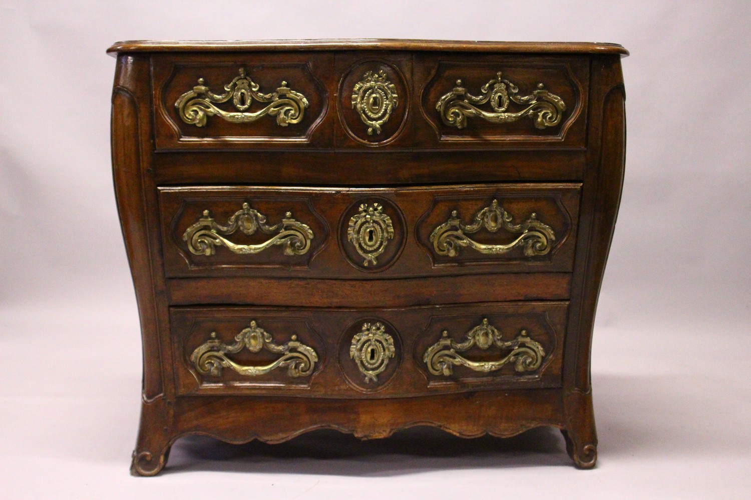 A LOUIS XV STYLE FRENCH OAK SERPENTINE FRONT COMMODE, comprising two short and two long drawers, all - Image 4 of 14