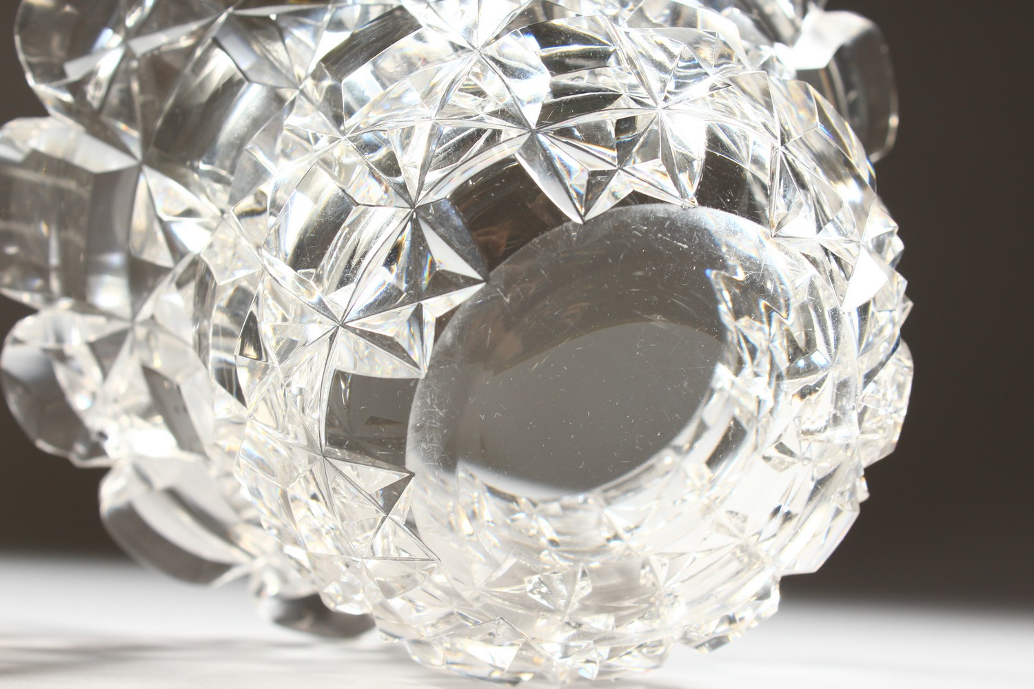 A GOOD 18TH CENTURY IRISH CRYSTAL CIRCULAR BOWL, COVER AND STAND. - Image 10 of 13