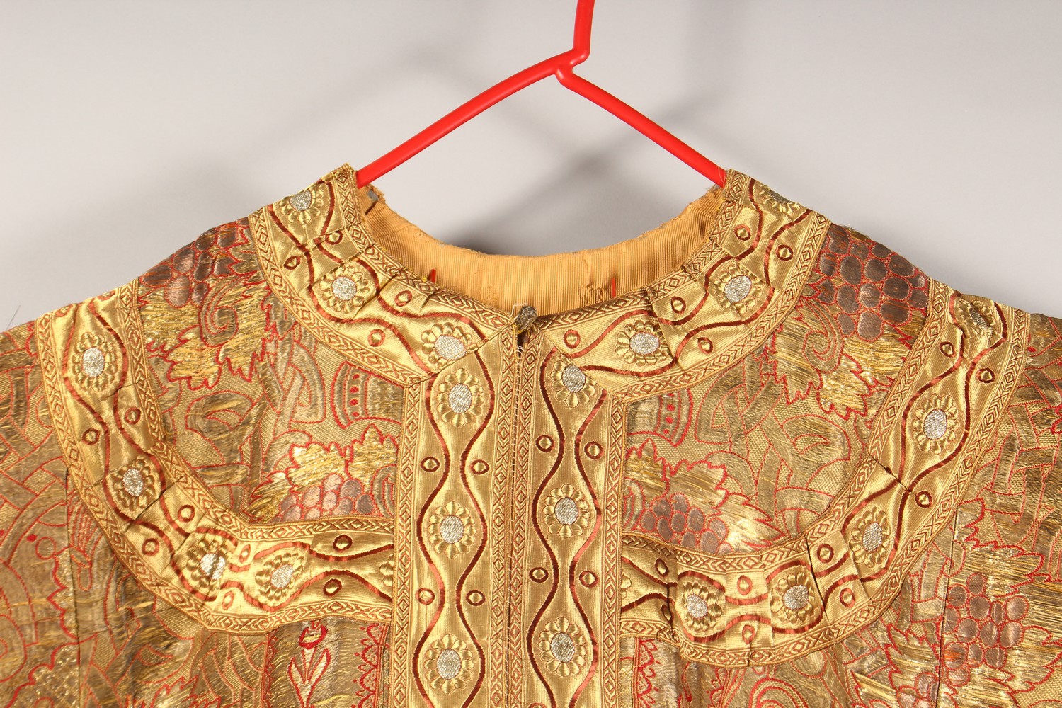 AN UNUSUAL EARLY 20TH CENTURY RUSSIAN COAT, with highly ornate gold thread embroidered decoration, - Image 4 of 22