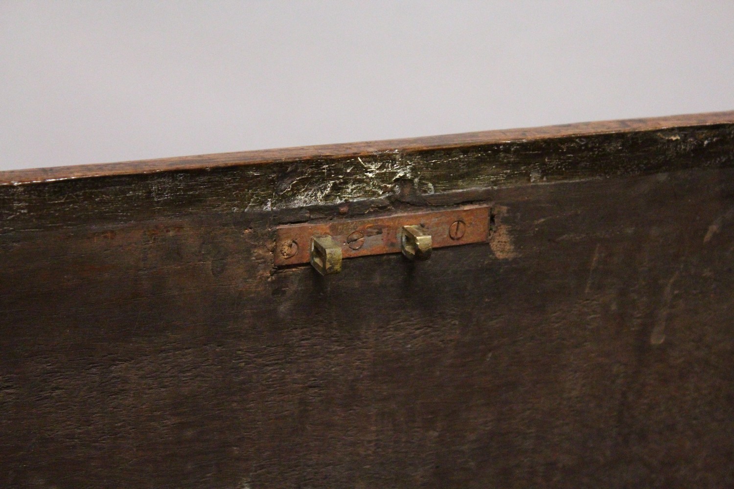 AN 18TH CENTURY OAK COFFER BACH, with rising top, panelled front and two drawers, on stile feet. 4ft - Image 6 of 10