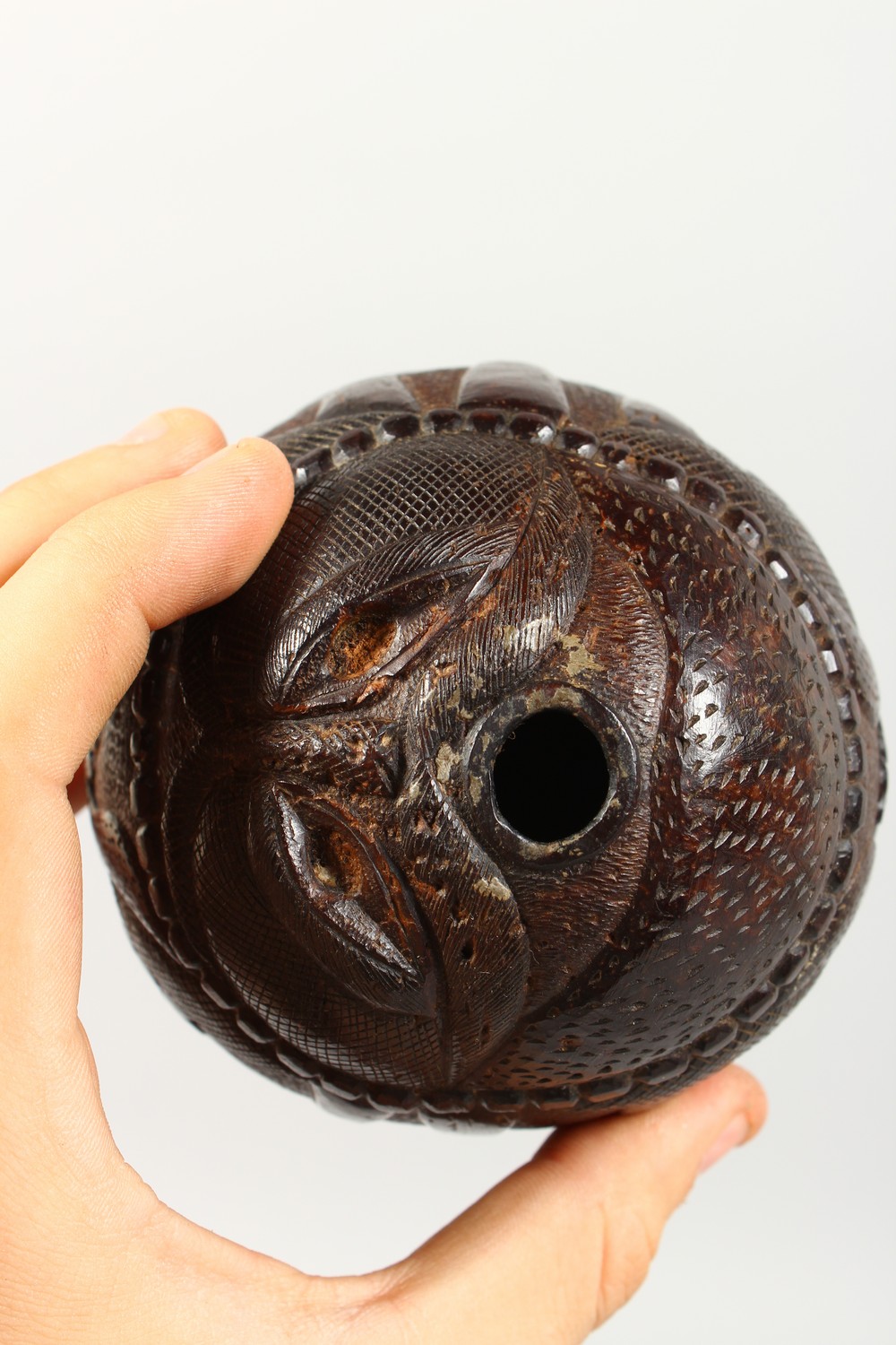 A CARVED NUT "BUG BEAR" FLASK. 5ins. - Image 6 of 6