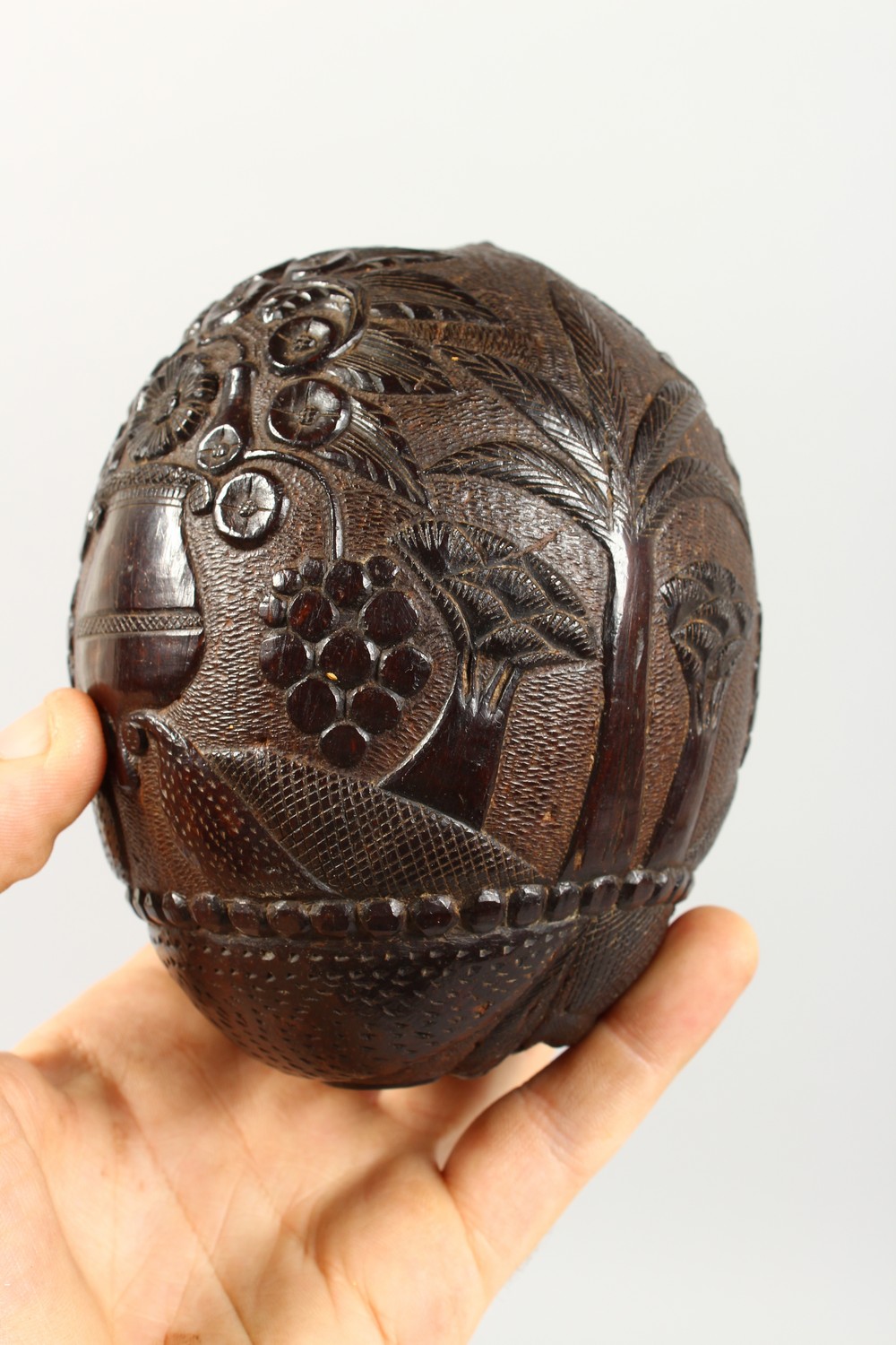 A CARVED NUT "BUG BEAR" FLASK. 5ins. - Image 3 of 6