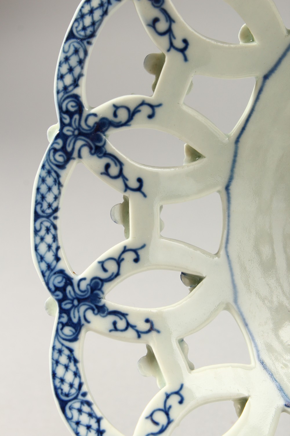 A WORCESTER BLUE AND WHITE OPEN WORK BASKET, decorated with fir cones and an elaborate border, - Image 5 of 10