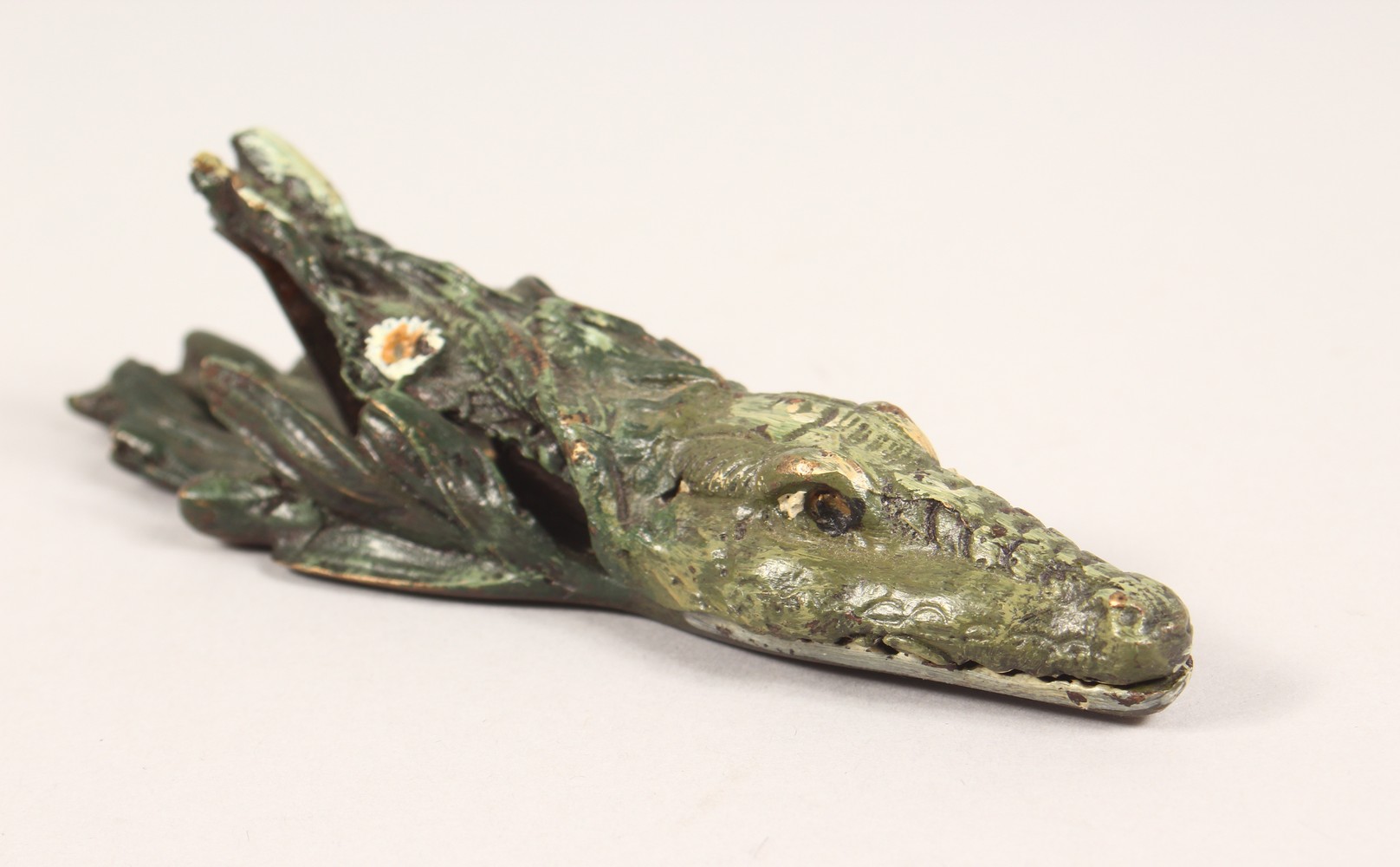 A COLD PAINTED BRONZE PAPER CLIP, modelled as an alligator. 5.5ins long.