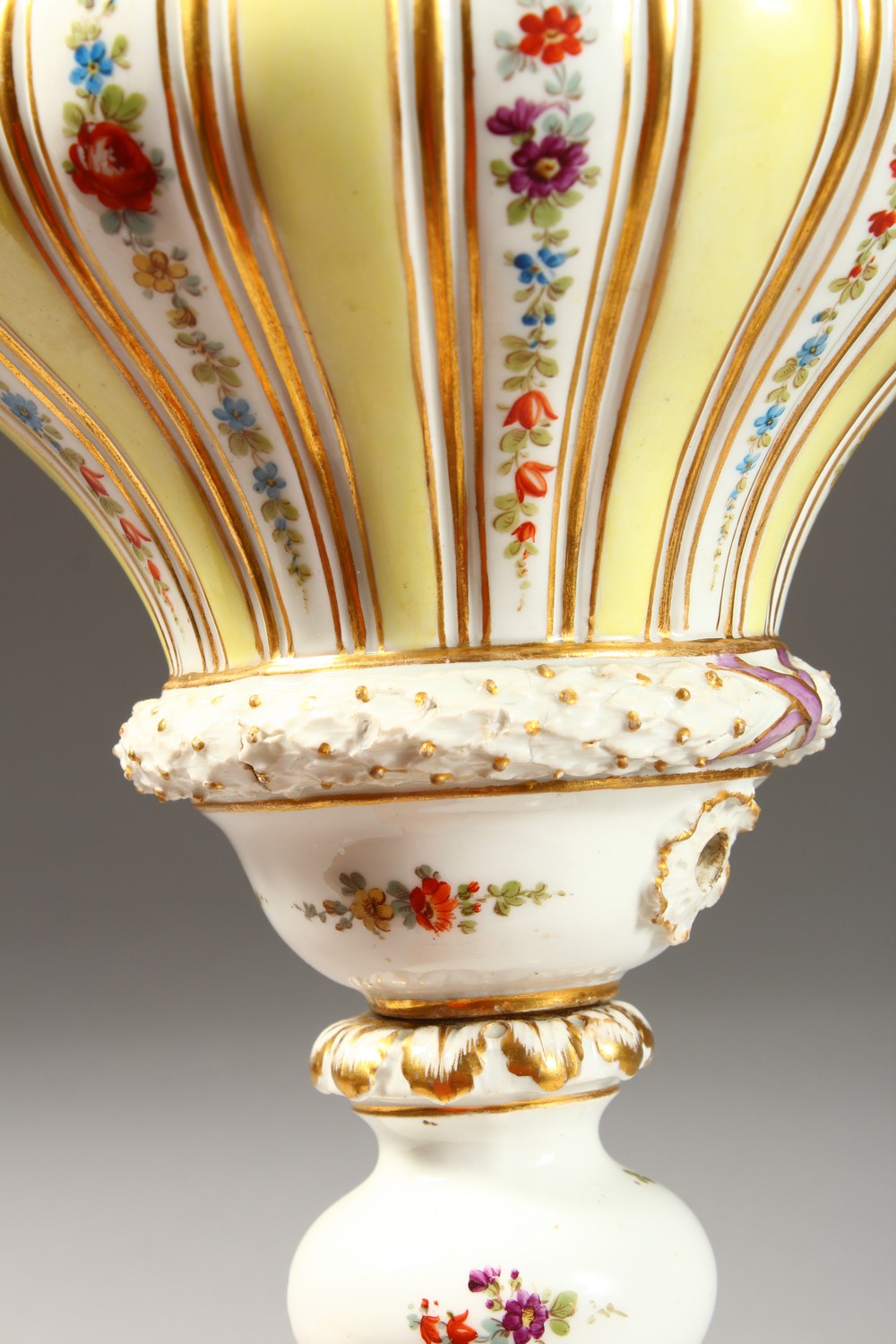 A LARGE 19TH CENTURY MEISSEN PORCELAIN LAMP BASE, sprigged with flowers, on a square base. Cross - Image 7 of 10