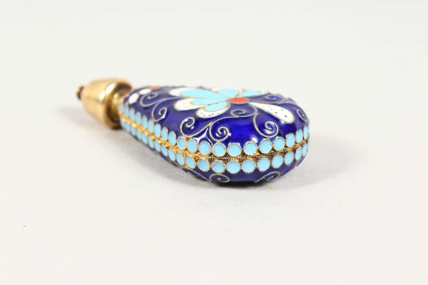 A SMALL RUSSIAN ENAMEL SCENT BOTTLE. 2.5ins. - Image 4 of 8