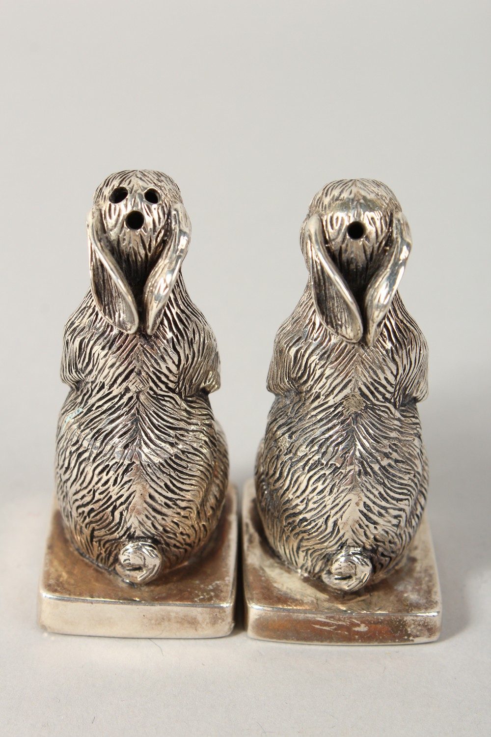 A GOOD PAIR OF HEAVY CAST SILVER SEATED RABBIT SALT AND PEPPERS. 2.25ins high. - Image 3 of 6