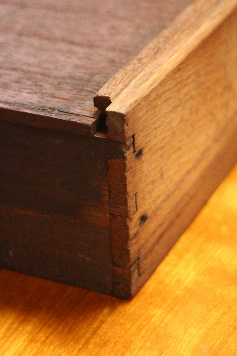 A GOOD EARLY 20TH CENTURY SATINWOOD, ROSEWOOD AND THUYA BANDED PEMBROKE TABLE, with a rounded - Image 9 of 17