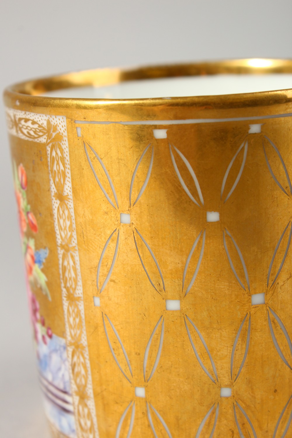 A BEAUTIFULLY PAINTED AND GILDED PARIS PORCELAIN MUG, having flowers in a basket on a solid gilt - Image 4 of 9