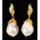 A PAIR OF SILVER AND BAROQUE PEARL EARRINGS.